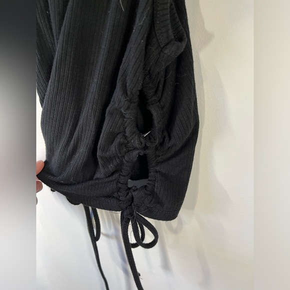 Garage Cutout Crop Top - Picture 5 of 6